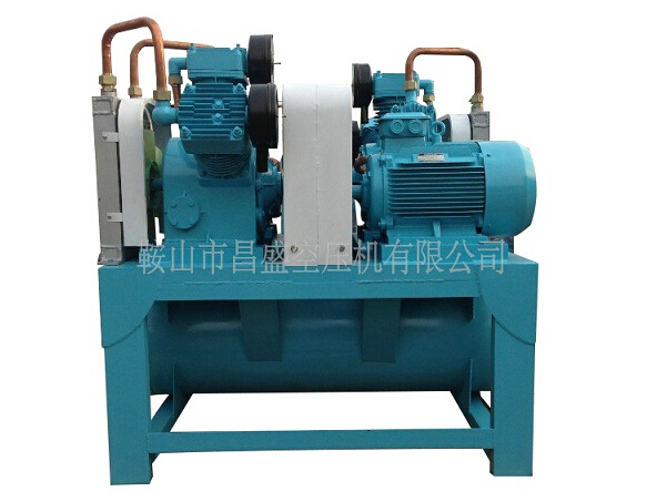 ★全無油空壓機(jī)★‘小心駛得萬年船’。